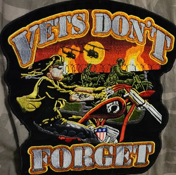 Men Camouflage Tank Large - Picture 3 of 8